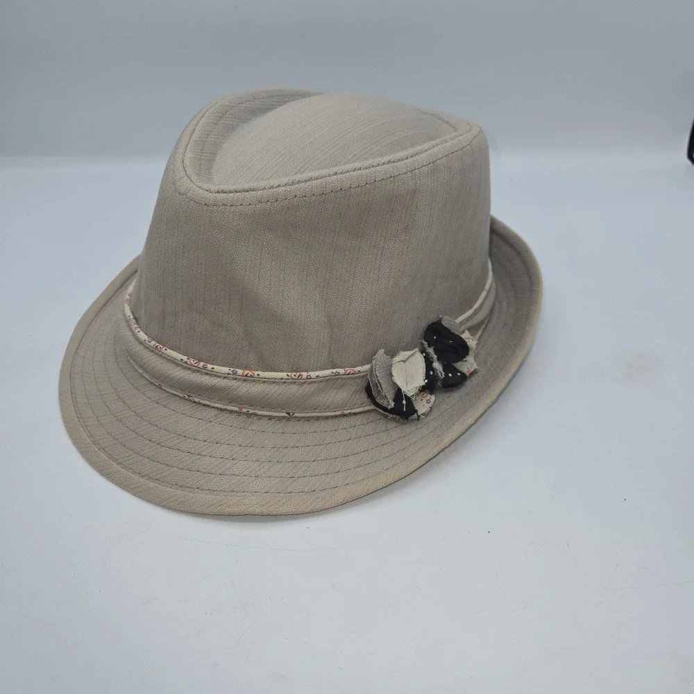 Scala Pronto Fedora Light Gray With Cloth Flower Accent Pre-Owned Linen Vintage